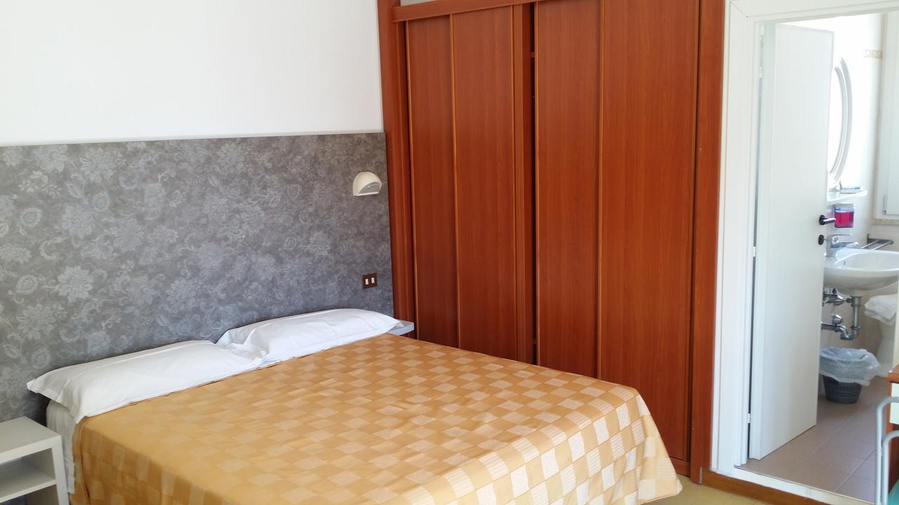 Hotel La Falena Cervia Exterior foto