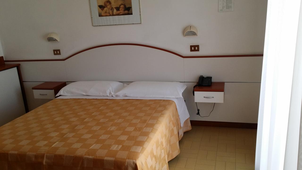 Hotel La Falena Cervia Exterior foto