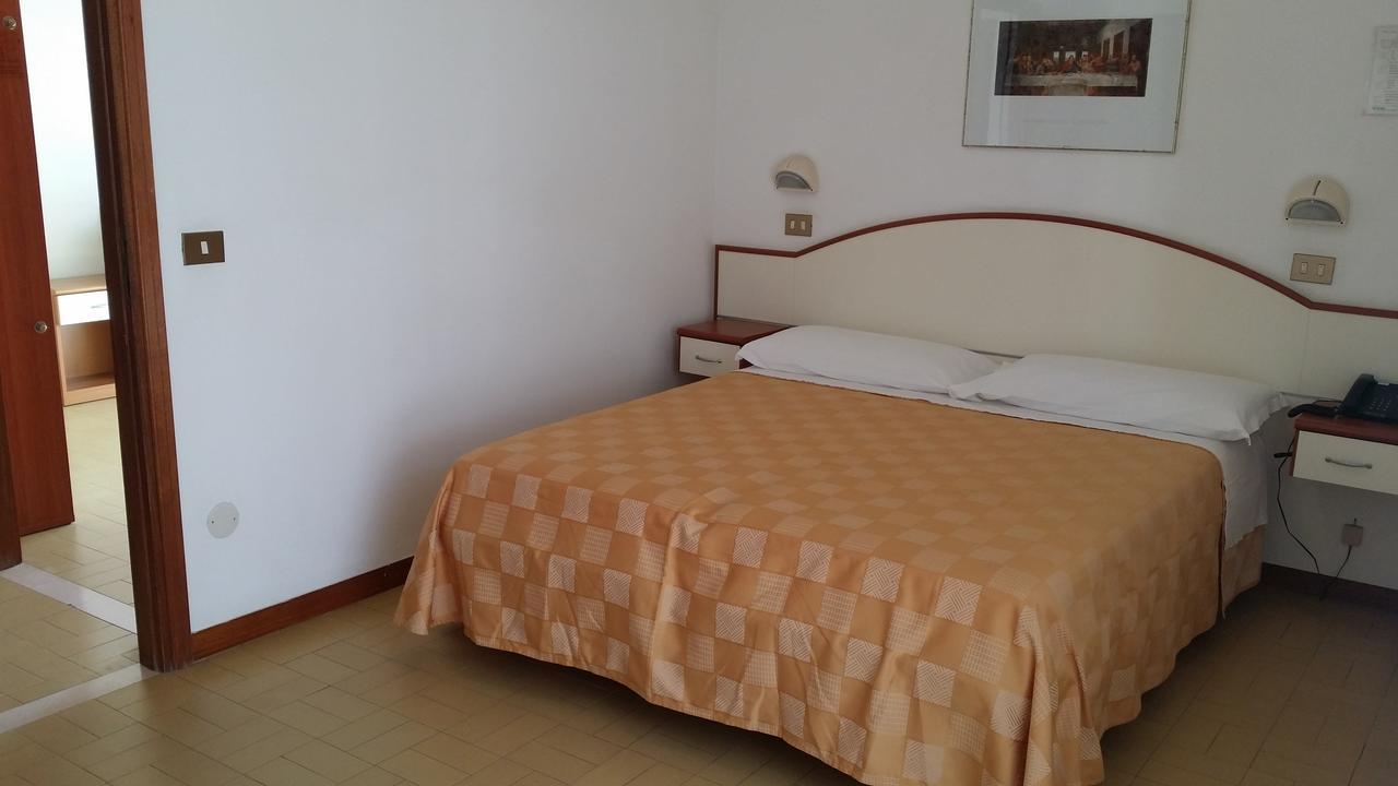 Hotel La Falena Cervia Exterior foto